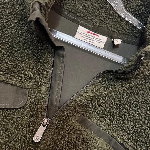 Fjall Raven Men’s Cozy Black Fleece Jacket - Picture 2 of 4